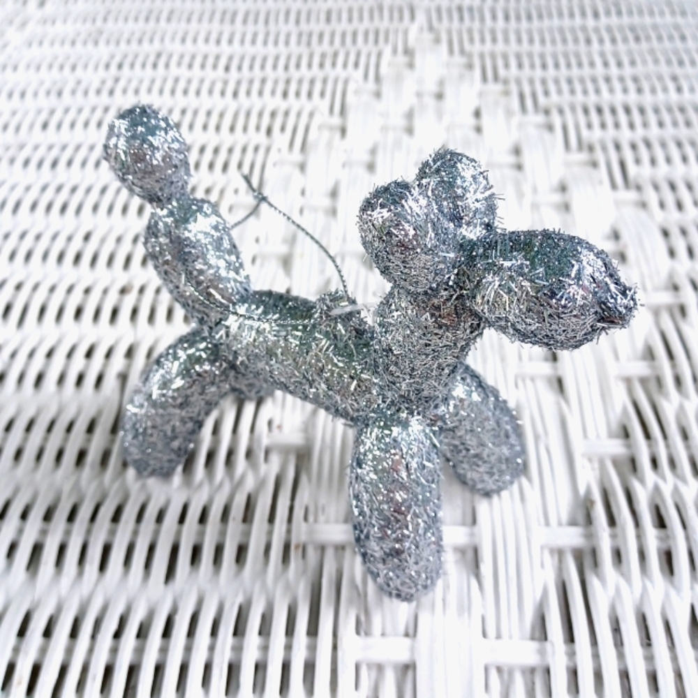Super sparkly brand new balloon dog ornament!